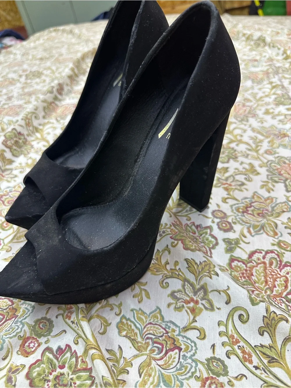 Glaze elegant black